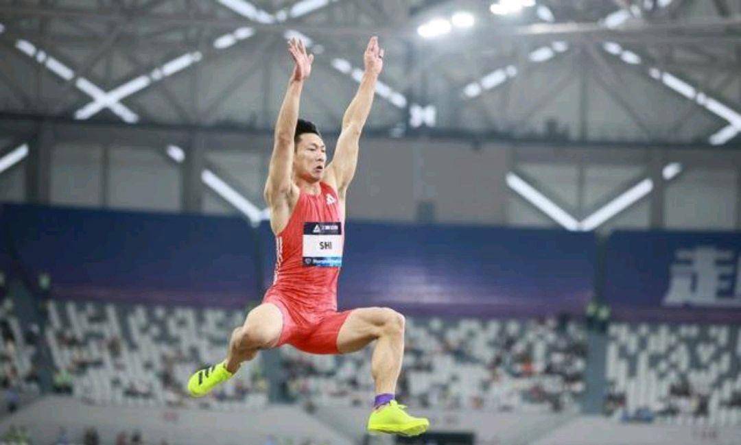 神勇出击!运动员们在赛场上闪耀(运动员在赛场上奋力拼搏,终于夺得桂冠) 神勇出击!运动员们在赛场上闪耀(运动员在赛场上奋力拼搏,终于夺得桂冠)