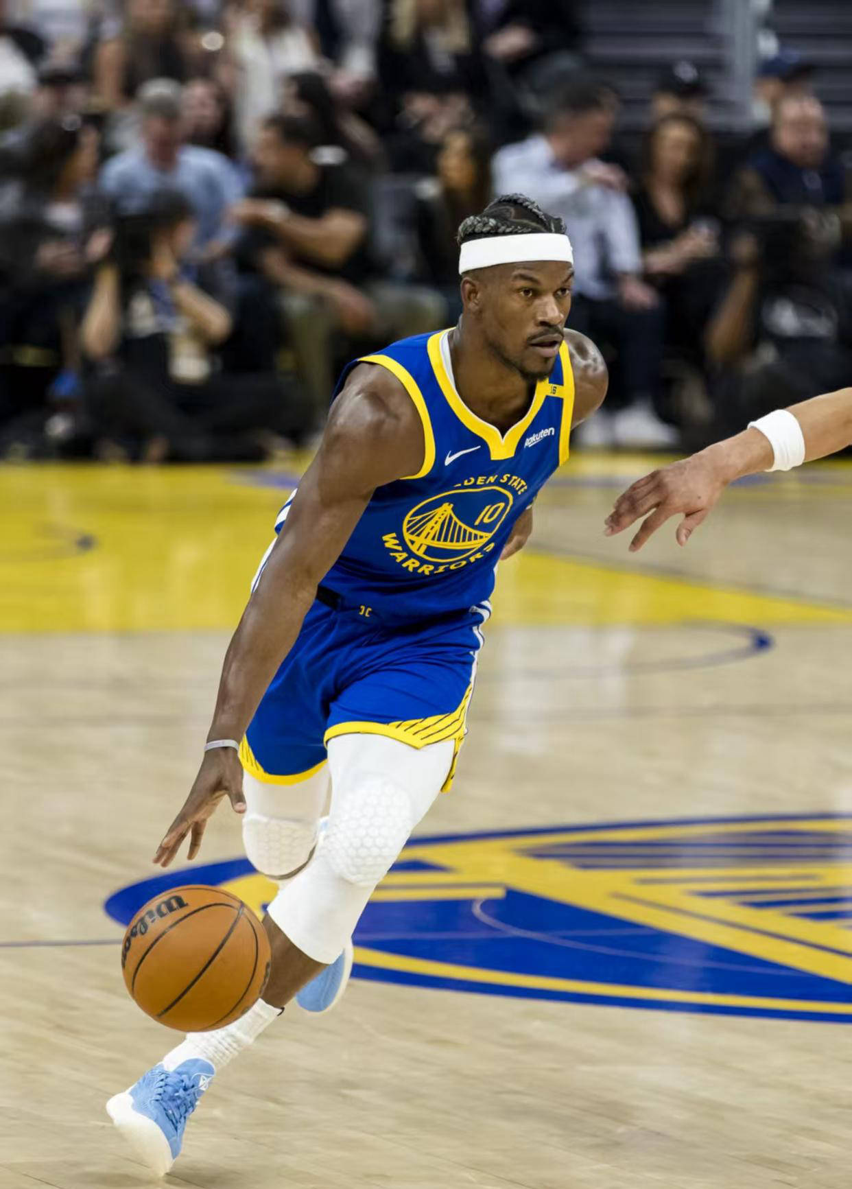 勇士队两连败，库里状态低迷遭质疑的简单介绍