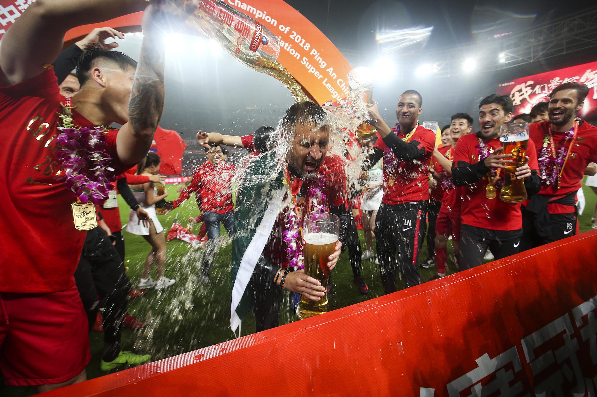 顶尖球队争夺荣誉,胜者将成为赛场王者的简单介绍 顶尖球队争夺荣誉,胜者将成为赛场王者的简单介绍