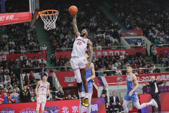 星空体育链接-广东宏远遭遇广州队挑战，胜负难料