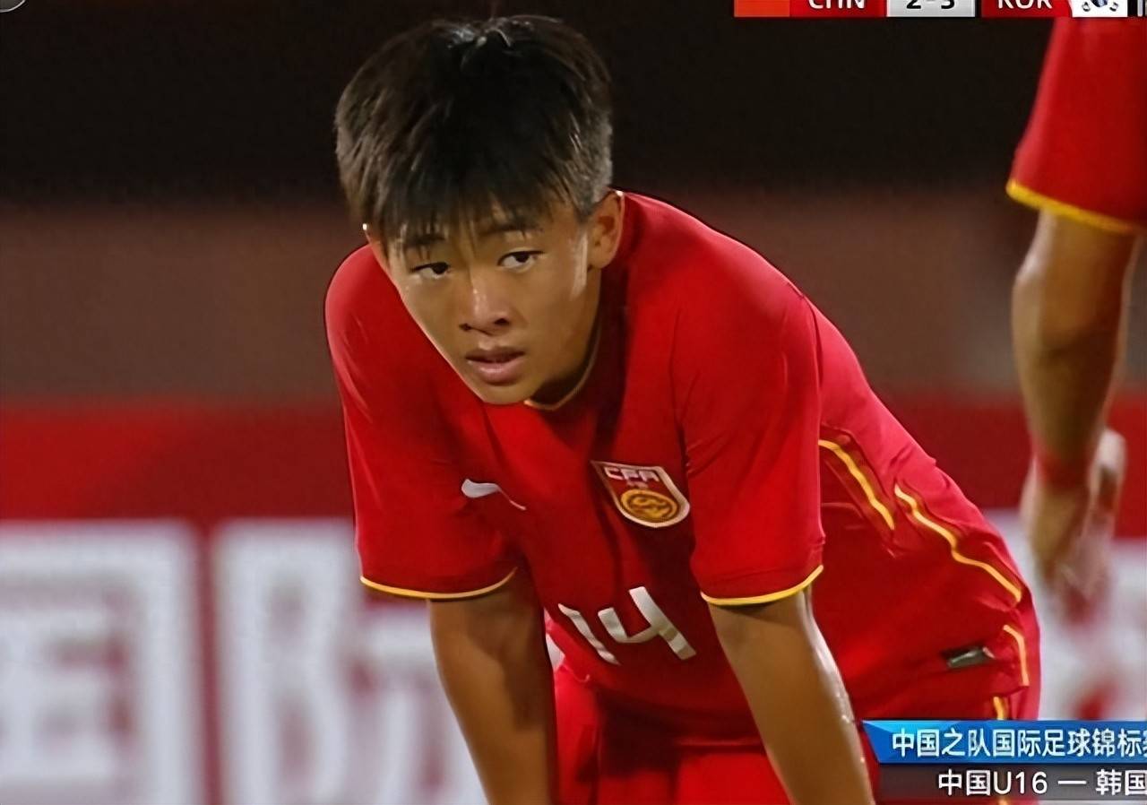 星空体育官方登录入口-韩国足球队迎来新队长，士气高涨