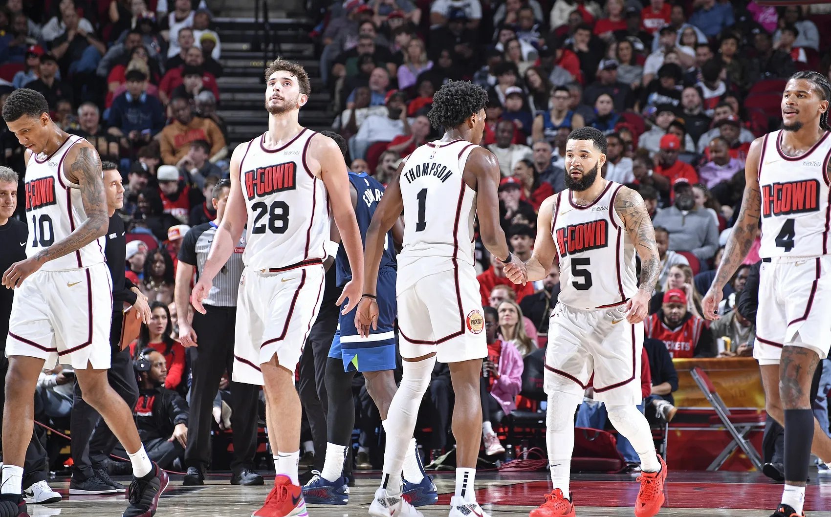 爵士队客场逆转对手,取得惊险胜利的简单介绍 爵士队客场逆转对手,取得惊险胜利的简单介绍