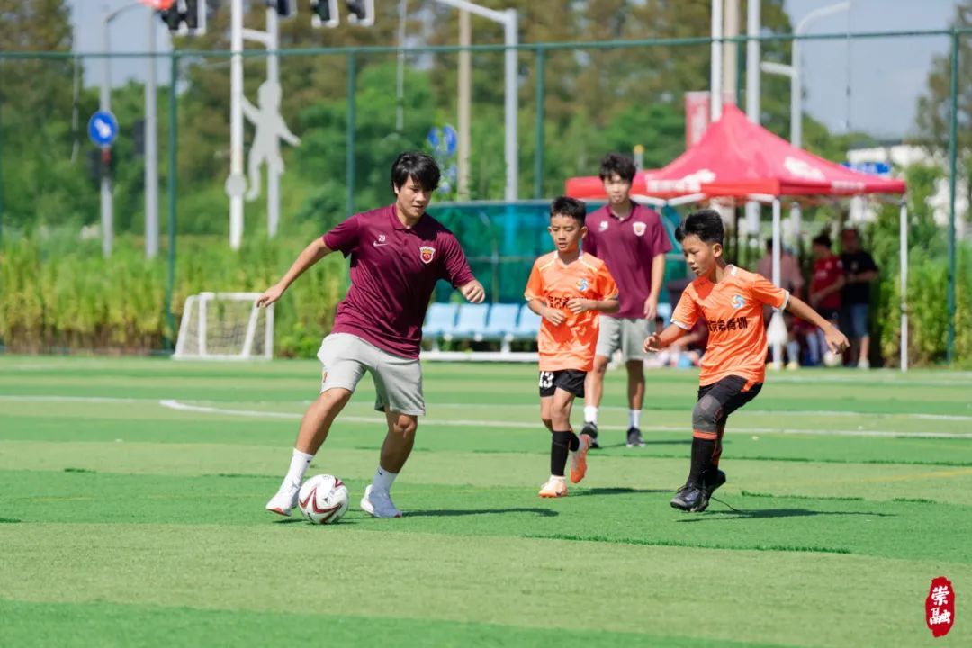 球队锤炼技巧，备战重要比赛