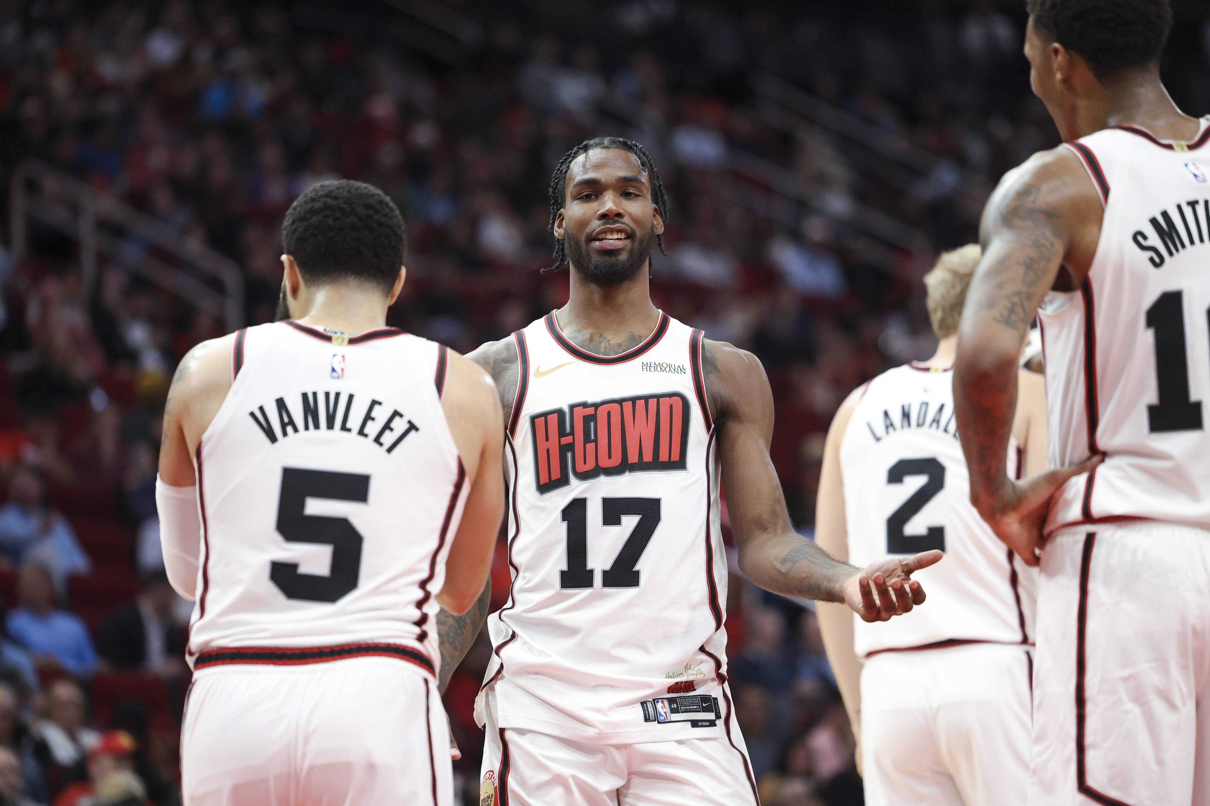 星空体育链接-包含公牛队与火箭达成交易，换取后卫球员提升球队阵容的词条