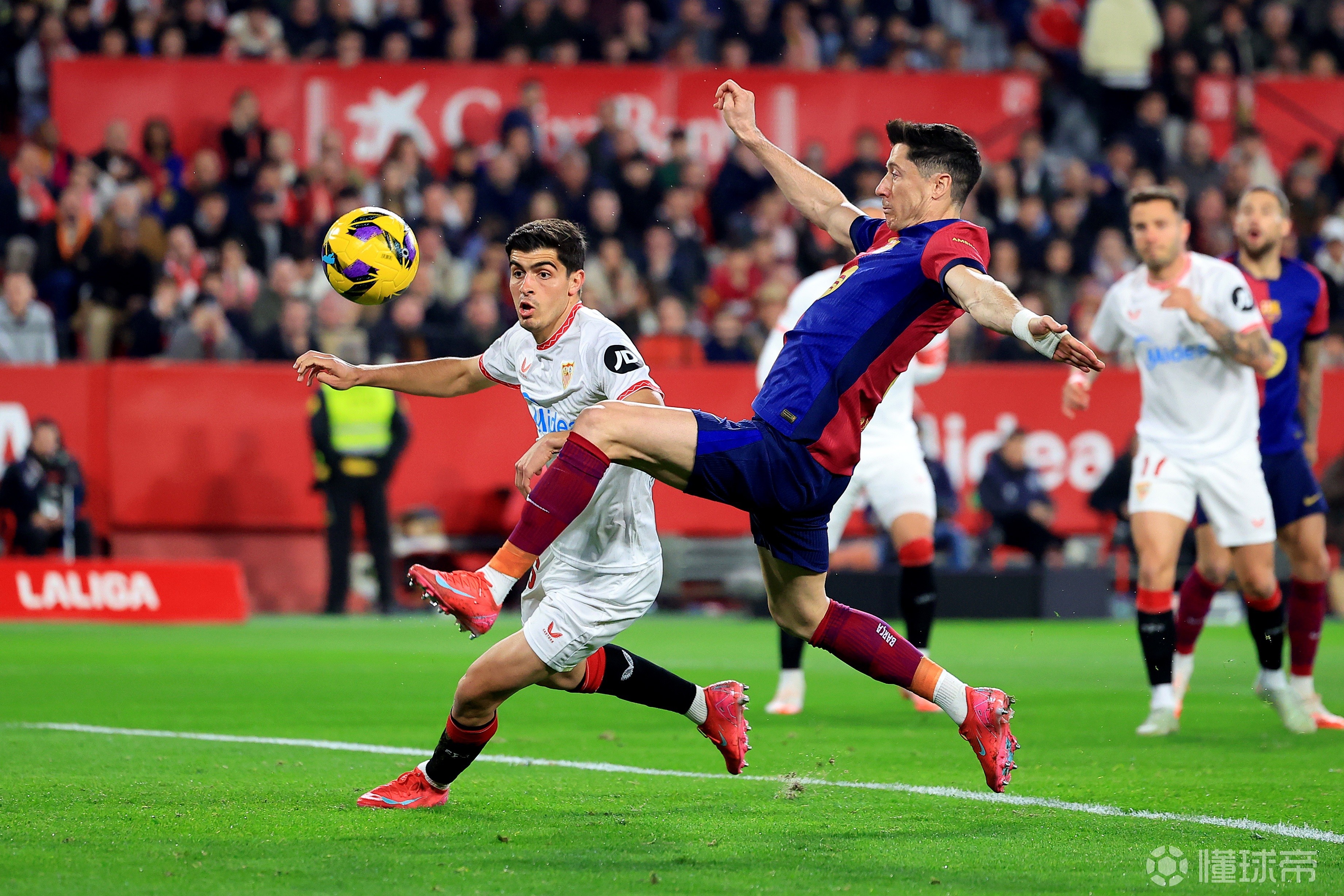 关于塞维利亚客场大胜,连续三轮不败排名西甲榜首的信息 关于塞维利亚客场大胜,连续三轮不败排名西甲榜首的信息