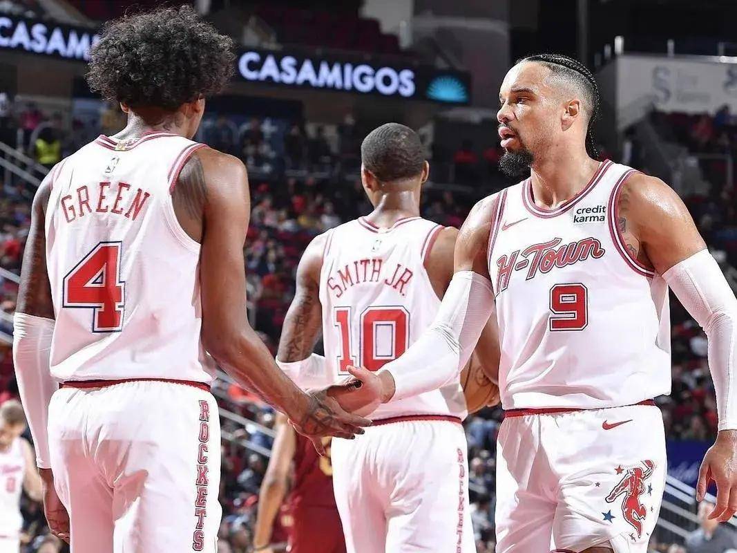 火箭队在延长赛中险胜黄蜂队 火箭队在延长赛中险胜黄蜂队